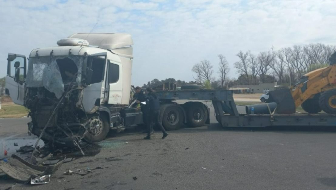 Grave accidente en la Ruta 7 por el choque entre dos camiones – Casares ...