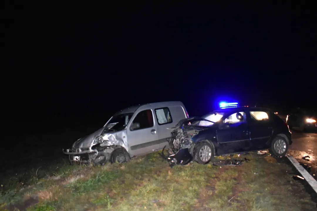 Ruta 5: Violento choque frontal entre dos autos – Casares Online