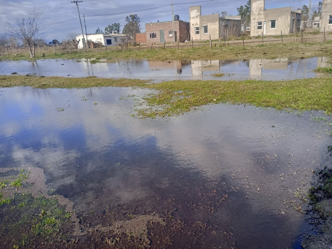Vecinos de Smith preocupados tienen el agua en la puerta de sus casas ...