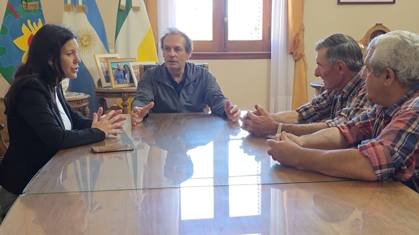 Reunión entre la Sociedad Rural y el Intendente Stadnik para abordar ...